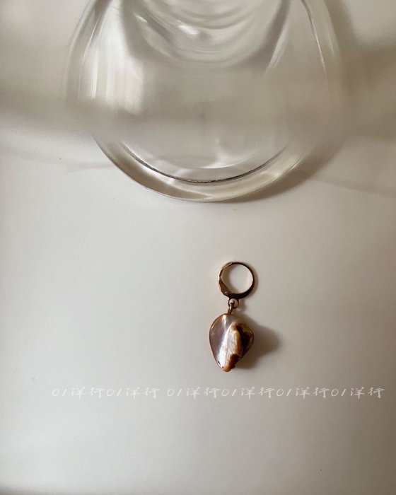 01洋行 ： 天然手作的貝殼10k耳扣耳環 珍珠耳環 /一支價格