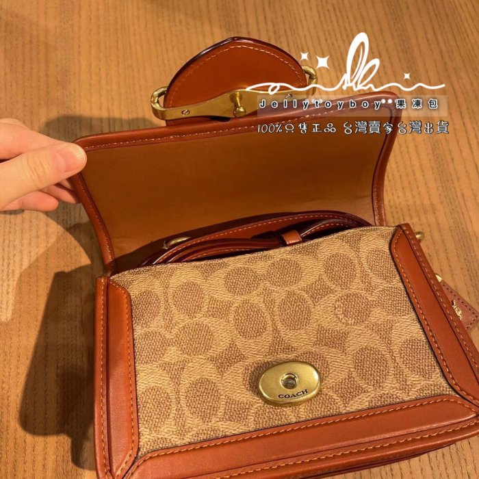 台灣現貨 Coach C8450 TAN 焦糖色 大款22CM HERO 全新正品 LV郵差包 達芙妮包款