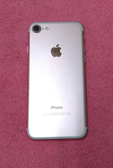 Apple iPhone 7 台灣公司貨i7 128G 4.7吋二手金色手機系統版本iOS 14.6