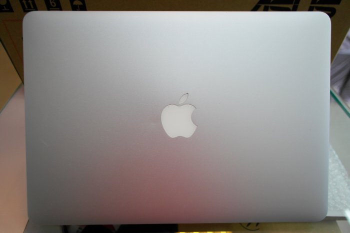 Macbook Air i5 Early 2015 8G RAM 128G HD Graphics 6000