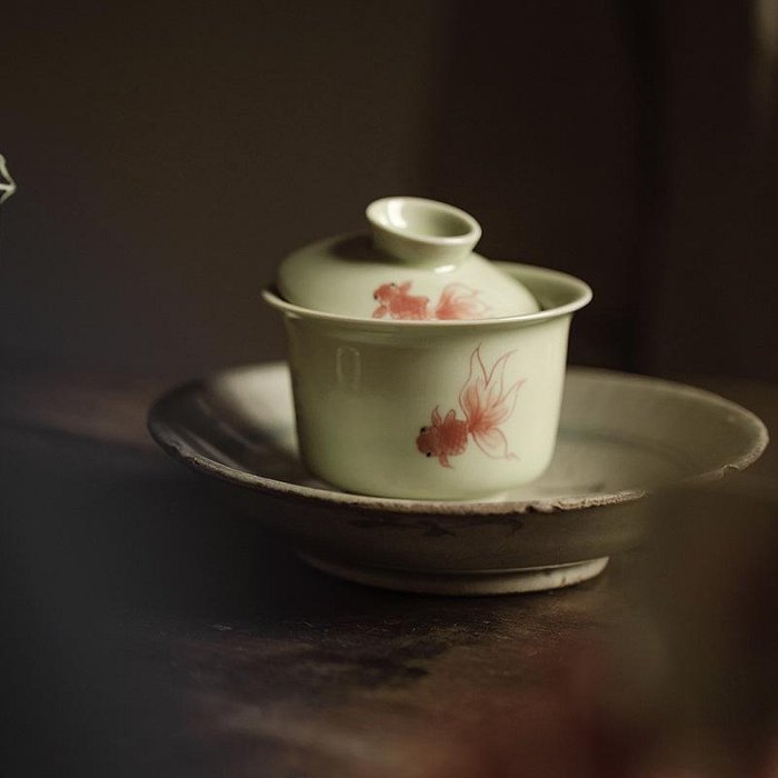 茶具 茶杯 陶瓷杯 馬克杯 束刻 秘黃釉手繪有魚惜玉蓋碗功夫茶具手工薄胎不燙手金魚泡茶碗