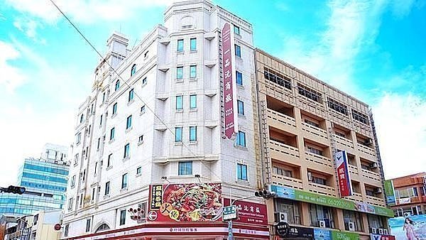 快樂自由行住宿  假日三人套房 台南市區 一品沅商旅 假日三人住宿 寒暑假不加價 花園夜市黃金海岸