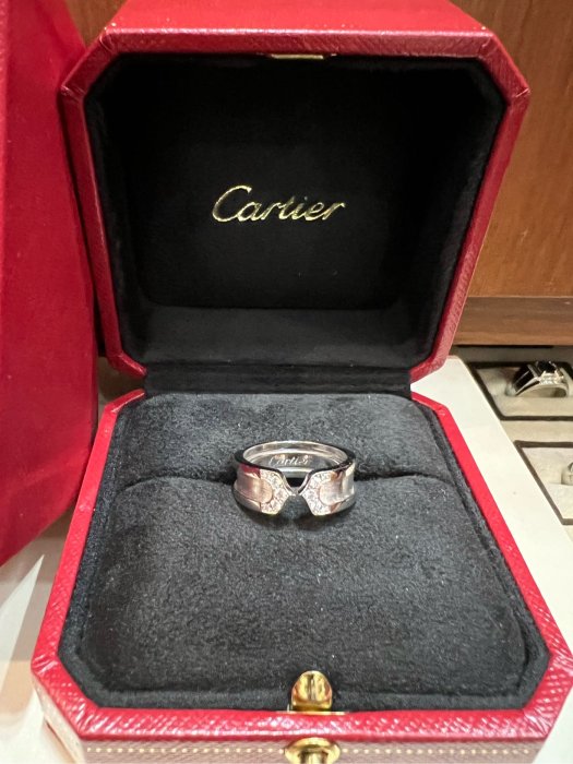 Cartier 卡地亞經典款18K金鑽石戒指，可當婚戒平常配戴飾品，附上原廠紙盒，超值優惠價33800元，9.9成新
