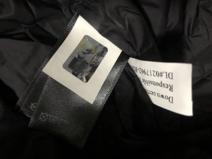 【熱賣精選】 美國正品THE NORTH FACE x 日本SACAI  BOMBER JACKET 合作聯名款軍綠色羽