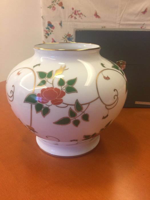 日本製 OKURA 大倉陶園 紅玫瑰圖柄花瓶（絕版品/特價品）