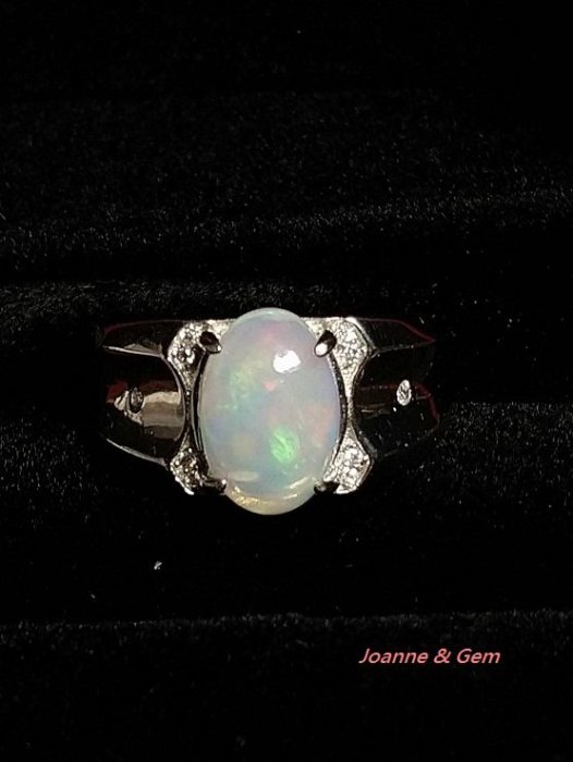 蛋白石戒指(Opal) ~衣索匹亞頂級蛋白石，全淨體明顯的紅、綠火光 (男戒)