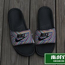 南◇現 NIKE 拖鞋 BENASSI SIDE 運動 幾何圖形 BHM 黑彩虹 631261-001