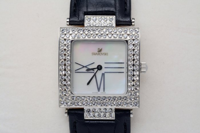 《寶萊精品》SWAROVSKI 銀白方型晶鑽女子錶