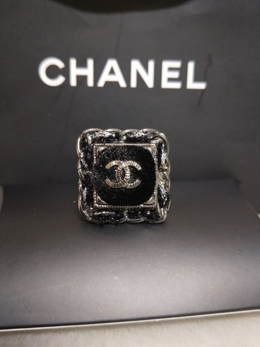 正品Chanel 黑毛呢瘋造型戒指