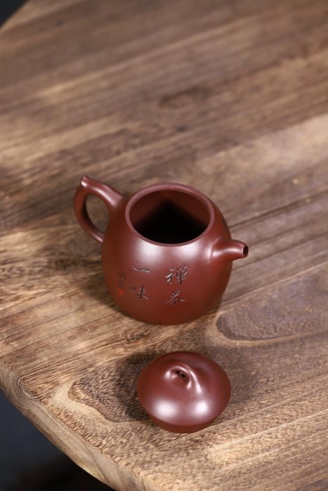 傳統壺型【秦權 · 禪茶一味】是經典美器之一，設計者將中國古代“秦權”與紫砂壺巧妙地結合在原礦紫砂 紫砂茶具 手工壺【真棒好物】3644