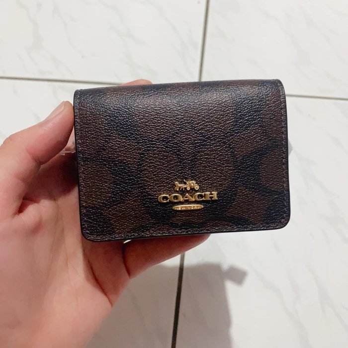 Coach Mini Wallet On A Chain In Signature Canvas 滿版鍊條斜背小廢包