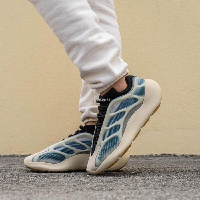 代購】Adidas Yeezy Boost 700 V3 Kyanite 藍晶石運動百搭慢跑鞋GY0260