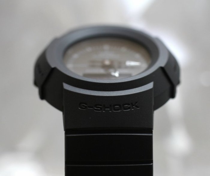 【金台鐘錶】CASIO卡西歐G-SHOCK 防水200米 復刻經典設計 簡約時尚(消光黑) AW-500BB-1E