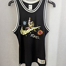 南◇2022 4月 NIKE Dri-FIT DNA 黑 塗鴉 童趣 男款 籃球衣 運動 休閒 DV3191-010