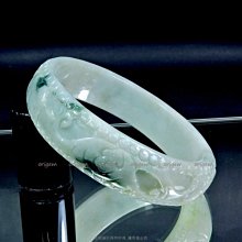 珍珠林~寬板雕刻蛋形貴妃美鐲~A貨緬甸翡翠飄翠(內徑55.5X50.5mm, 手圍18號半)#832