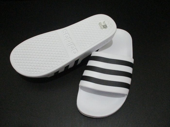 【喬治城】ADIDAS ADILETTE AQUA 運動拖鞋 男女/款 正品公司貨 白黑 F35539