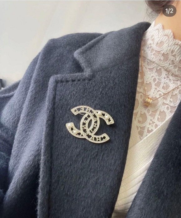 全新 Chanel 香奈兒 淡金色 珍珠水鑽鏤空胸針 別針（AB4879）
