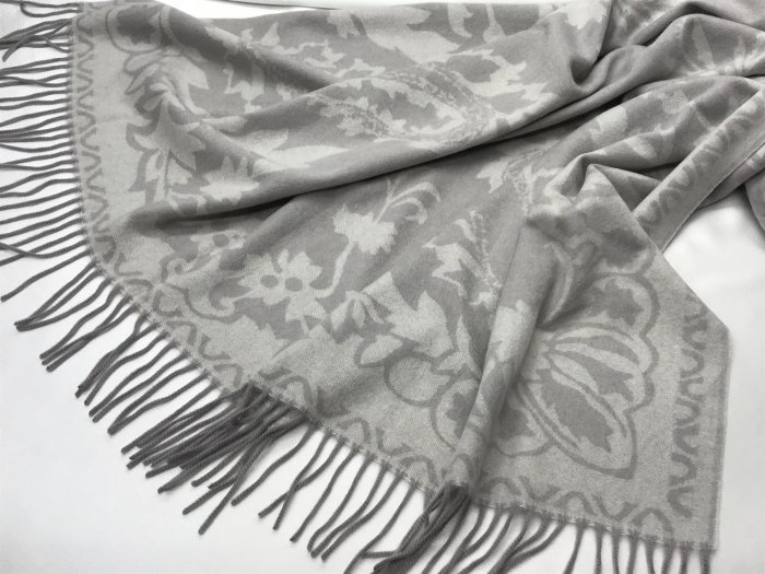 勝利之花～優雅歐風居家100% Cashmere巴洛克Barocco卷葉花紋藕灰淺米灰雙色厚織頂級喀什米爾羊絨蓋毯/家居毯/旅行毯