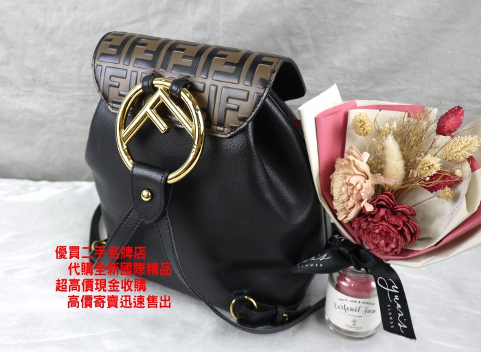 ☆優買二手精品名牌店☆ FENDI 8BZ043 FF 老花 金釦 F 黑 牛皮 荔枝皮 束口包 後背包 肩背包 美品