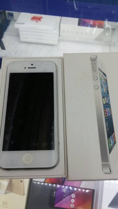 **最殺小舖**中古iphone5S 16G銀白黑 各一隻 小傷  美機原廠公司貨  盒裝 另有iphone5s