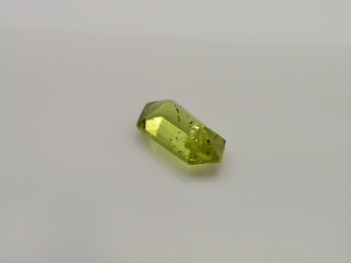 《競標商品專區》天然橄欖石  Peridot 六邊形刻面 裸石 0.725 CT