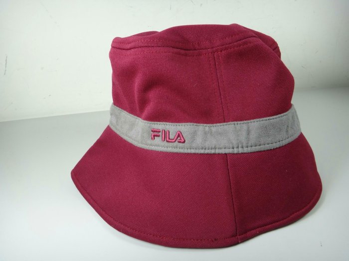 【FILA】兩面双用 黑 紅 漁夫帽 運動休閒帽子 棉軟 遮陽帽 女裝與服飾配件褲95成新$59  一元起標