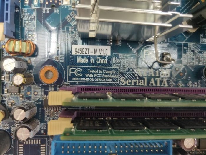 聯強 ECS 945GZT-M (v1.0) 主機板 + Intel E4300 1.8GCPU含風扇 + 2G記憶體