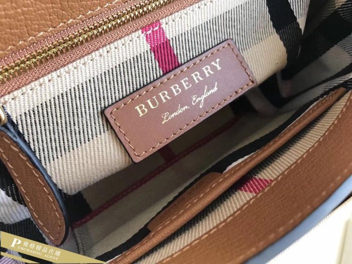 雅格精品代購 Burberry 巴寶莉  改款 the buckle 搭扣包 翻蓋棕色斜背包 美國outlet代購