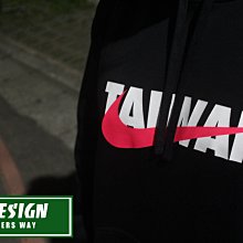 75折南◇現 NIKE 台灣T TAIWAN 帽TEE 大勾勾 黑桃紅 國家 城市限定 AQ8567-010