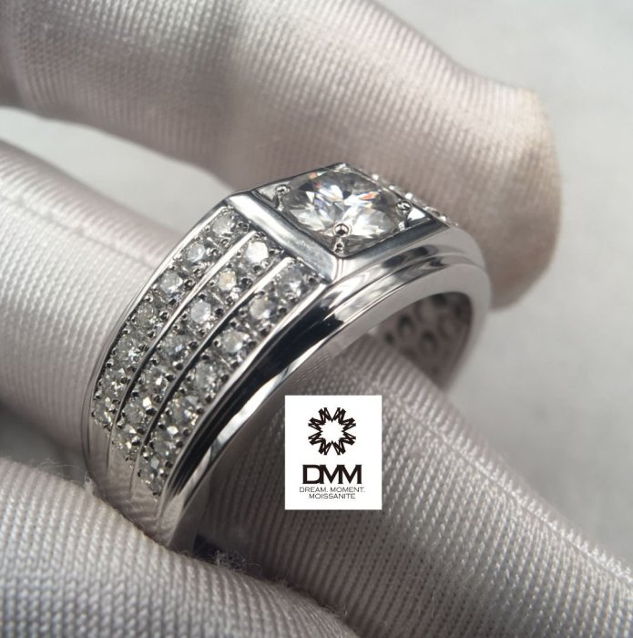 DMM 流星鑽 莫桑石/GIA 鑽石 珠寶 摩星鑽 線戒 婚戒 高碳鑽 精品名牌 Moissanite  租借（客製化 80分/18K金戒台）