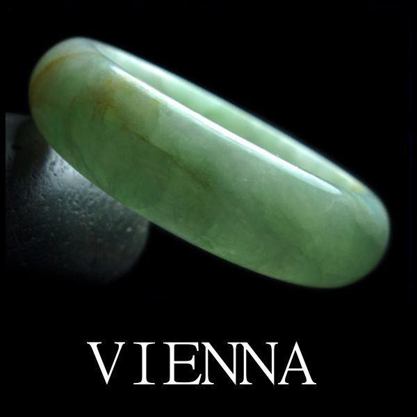 《A貨翡翠》【VIENNA】《手圍16.6/16mm版寬》緬甸玉/冰種雪花豆綠飄蜜糖黃/玉鐲/手鐲J*-034