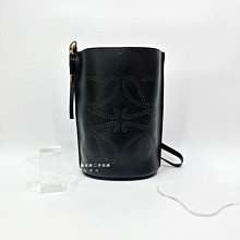 遠麗全新二手名牌館(高雄店) P4170 Loewe 黑牛皮金釦直立式Gate Bucket洞洞經典logo斜背水桶包309.22.Z57