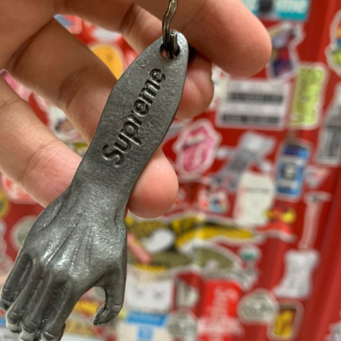 Supreme 16fw Hand Bottle Opener Keychain 手臂鑰匙扣創意