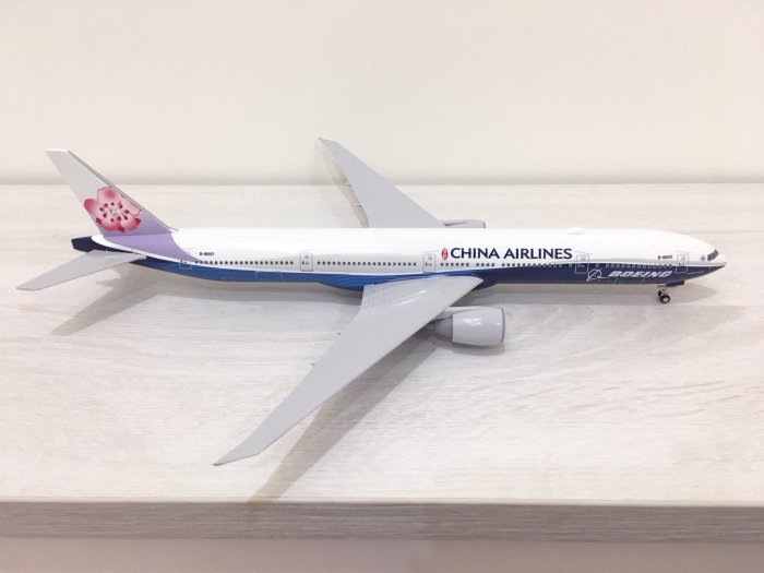 中華航空 飛機模型 波音 Boeing 777-300ER 民航機 客機 藍鯨 彩繪機 1/200
