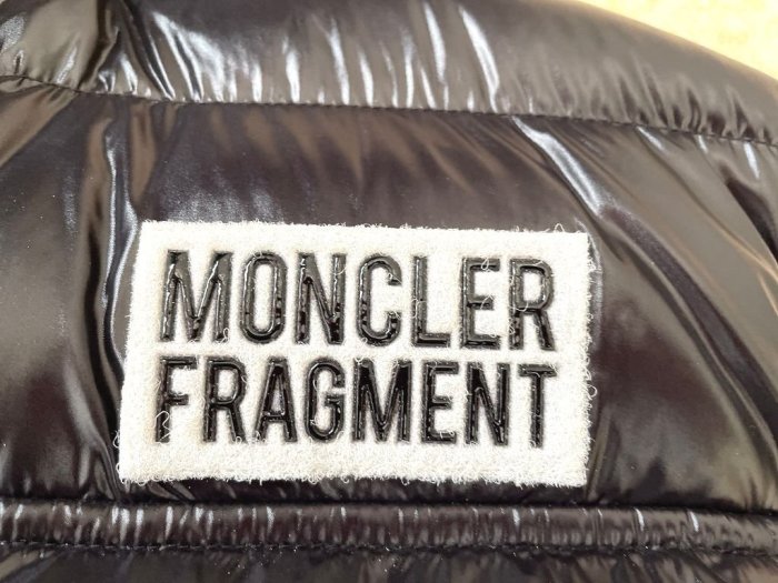 BLACK近全新MONCLER x FRAGMENT台灣唯一FF羽毛馬賽克閃電連帽可拆羽絨背心