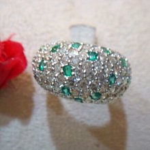 超級白亮熣燦 F級 2.40克拉鑽石+0.70克拉祖母綠寬版密釘鑲 PT900純白金鑽戒