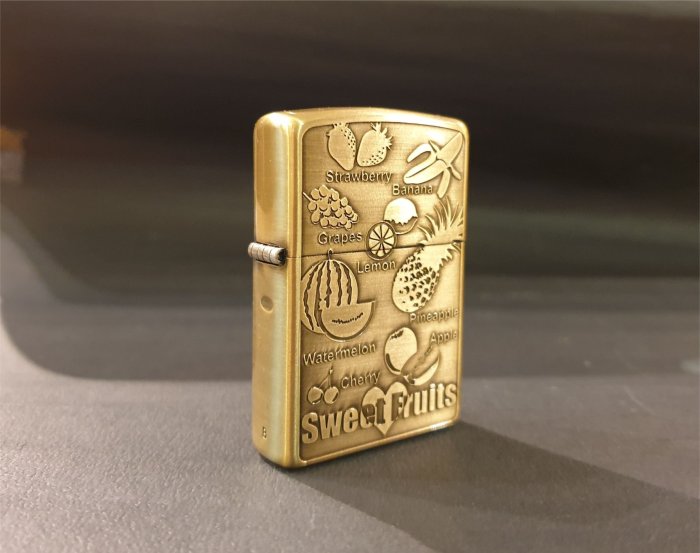 ONE*$1~日系*ZIPPO*SWEET FRUITS《水果圖案》霧銀/黃銅蝕刻*兩色任選