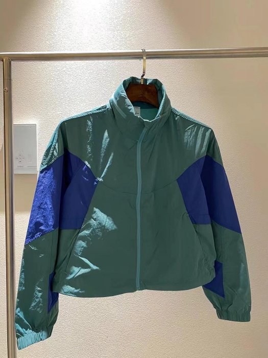 ╭☆包媽子店☆Lululemon Evergreen Cropped 瑜伽休閒短款透氣防水外套((2色))