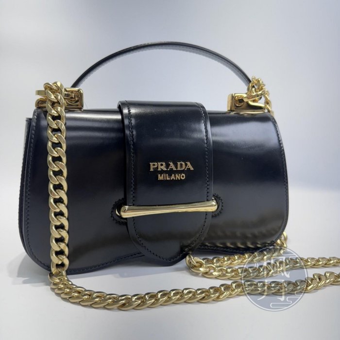 PRADA 普拉達 1BD219 黑色 屁股 鍊包 手拿包 肩背包 斜背包 側背包 穿搭配件 時尚精品包