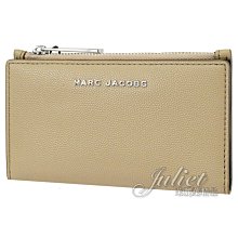 【茱麗葉精品】【全新精品 優惠中】MARC JACOBS 馬克賈伯 專櫃商品 浮雕LOGO薄款扣式中夾.淺褐 現貨