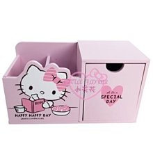 ♥小花花日本精品♥HelloKitty看書造型粉色木質筆筒收納盒 文具盒桌上型收納盒~3
