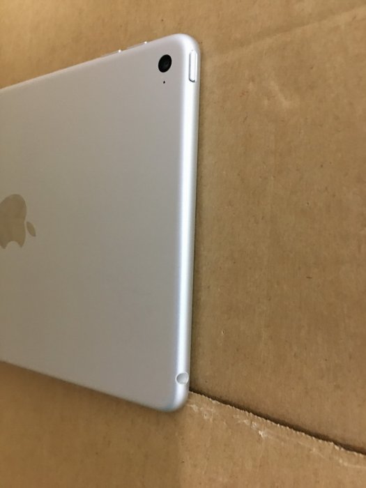 蘋果 Apple ipad mini4 平板 (二手良品) Wi-Fi 版本 32G 備用機根本沒再用/很新/無刮痕