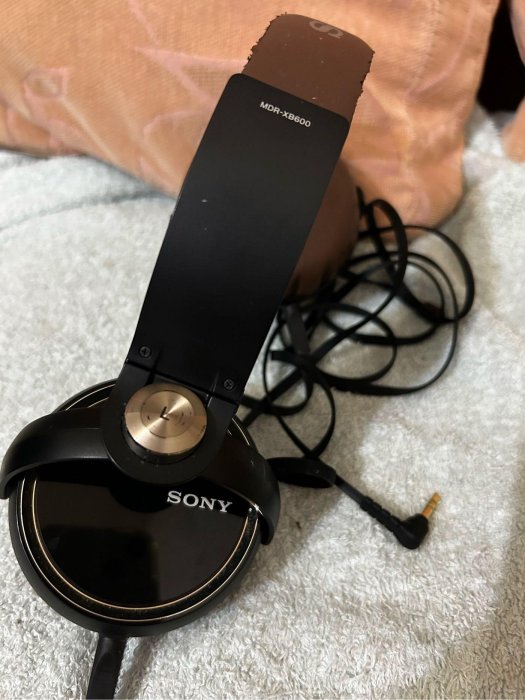 二手Sony 重低音立體聲耳罩式耳機 MDR-XB600/可折疊耳機/立體聲頭戴式有線耳機，3.5mm台北面交