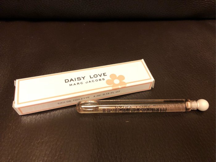 ☆~咖啡香~☆ 美國原裝 Marc Jacobs 2018 Daisy Love 親愛雛菊 女性淡香水 隨身瓶 沾式 4ML