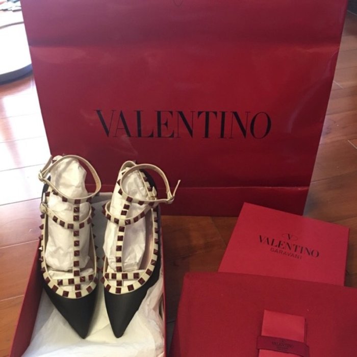 VALENTINO 買羊毛大衣的紅色亮面超大紙袋