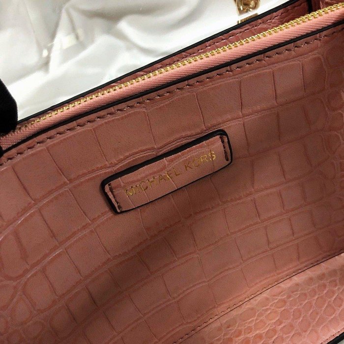 現貨精品代購 美國Outlet Michael Kors MK 新款 Whitney PVC材質 手提斜背包 粉色 可開發票