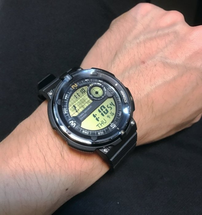 CASIO WATCH 卡西歐黑金配色登山兩地時間世界地圖溫度指北針運動腕錶 型號：SGW-600H-9A【神梭鐘錶】