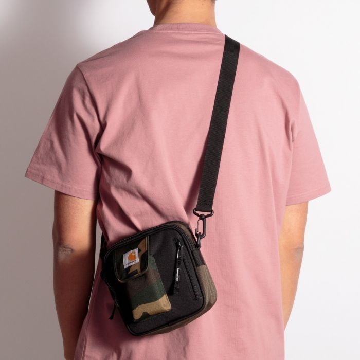 CodE= CARHARTT WIP ESSENTIALS BAG 小型肩側背方包(黑卡其迷彩