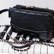 Chanel 香奈兒 A94505 Gabrielle de Chanel clutch 迷你流浪包 黑 特惠熱賣中 背面輕微鏈帶壓痕 現貨