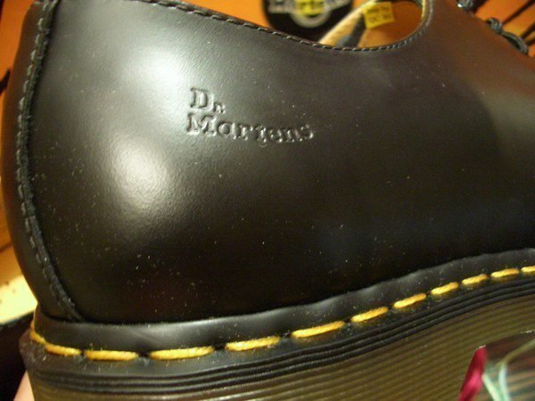 { POISON } Dr. Martens 3孔皮鞋式短靴 1461硬派經典 UK7 (US8)